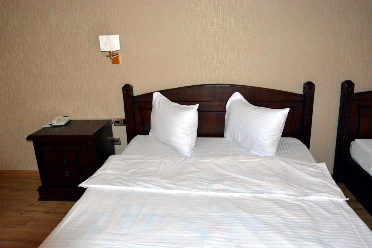 Deluxe Hotel Гянджа Экстерьер фото