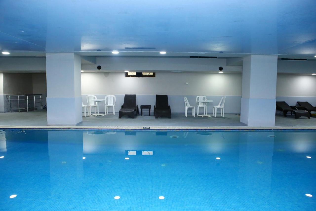 Deluxe Hotel Гянджа Экстерьер фото