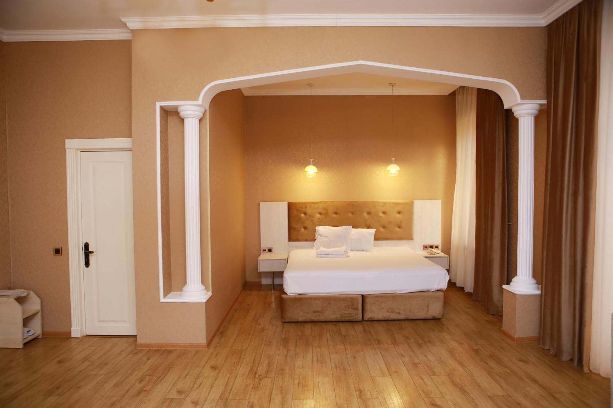Deluxe Hotel Гянджа Экстерьер фото