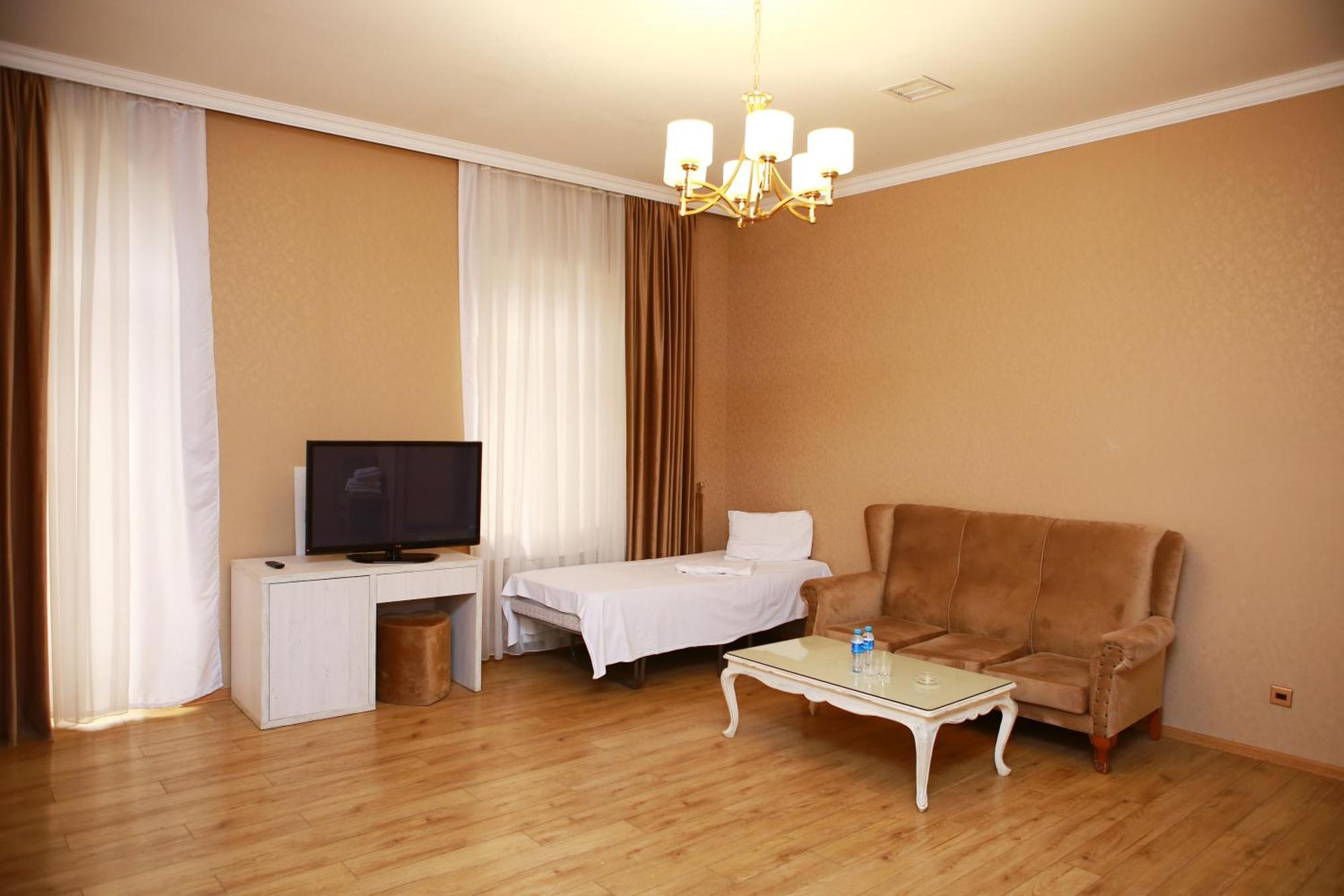 Deluxe Hotel Гянджа Экстерьер фото