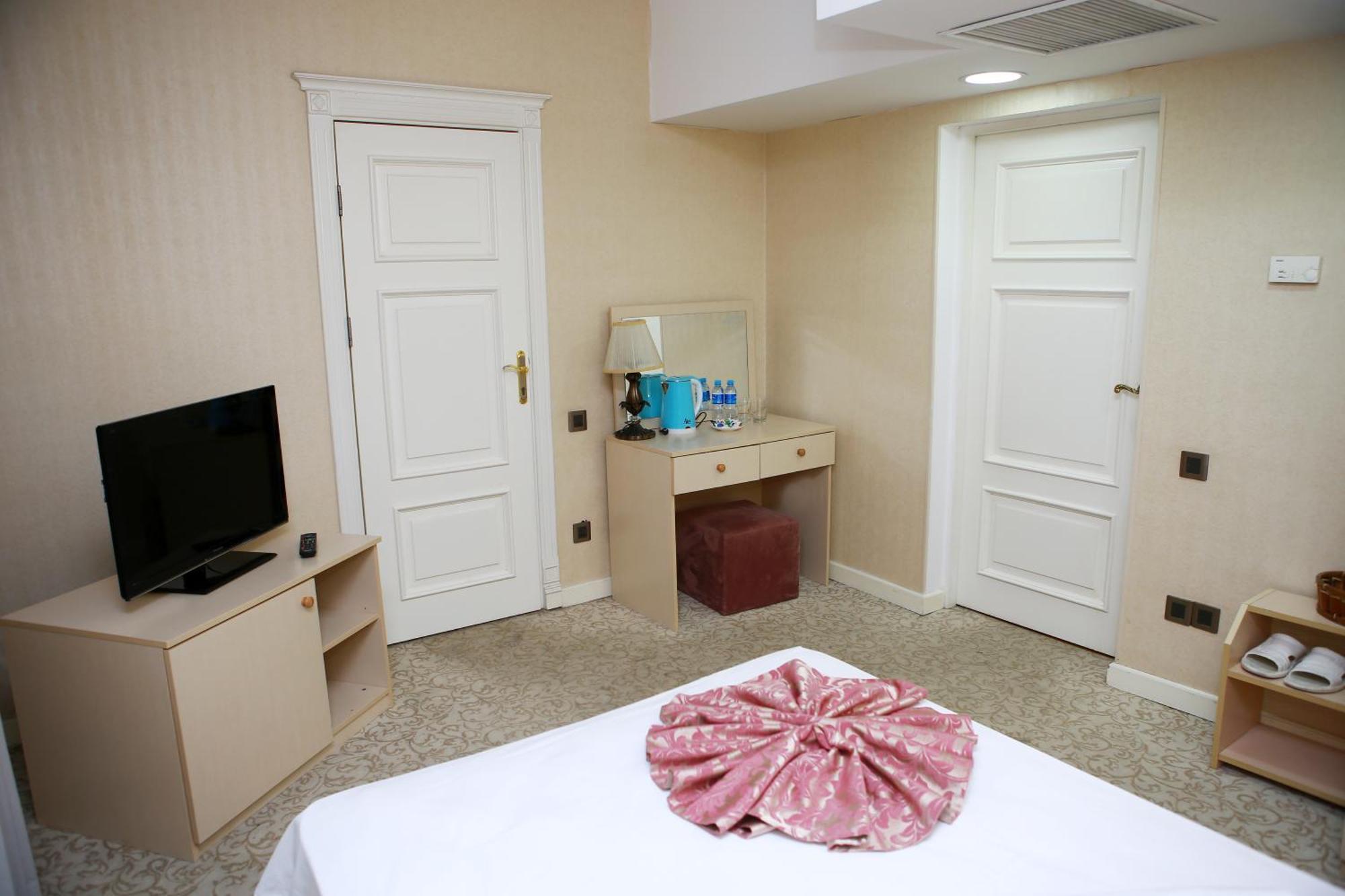 Deluxe Hotel Гянджа Экстерьер фото